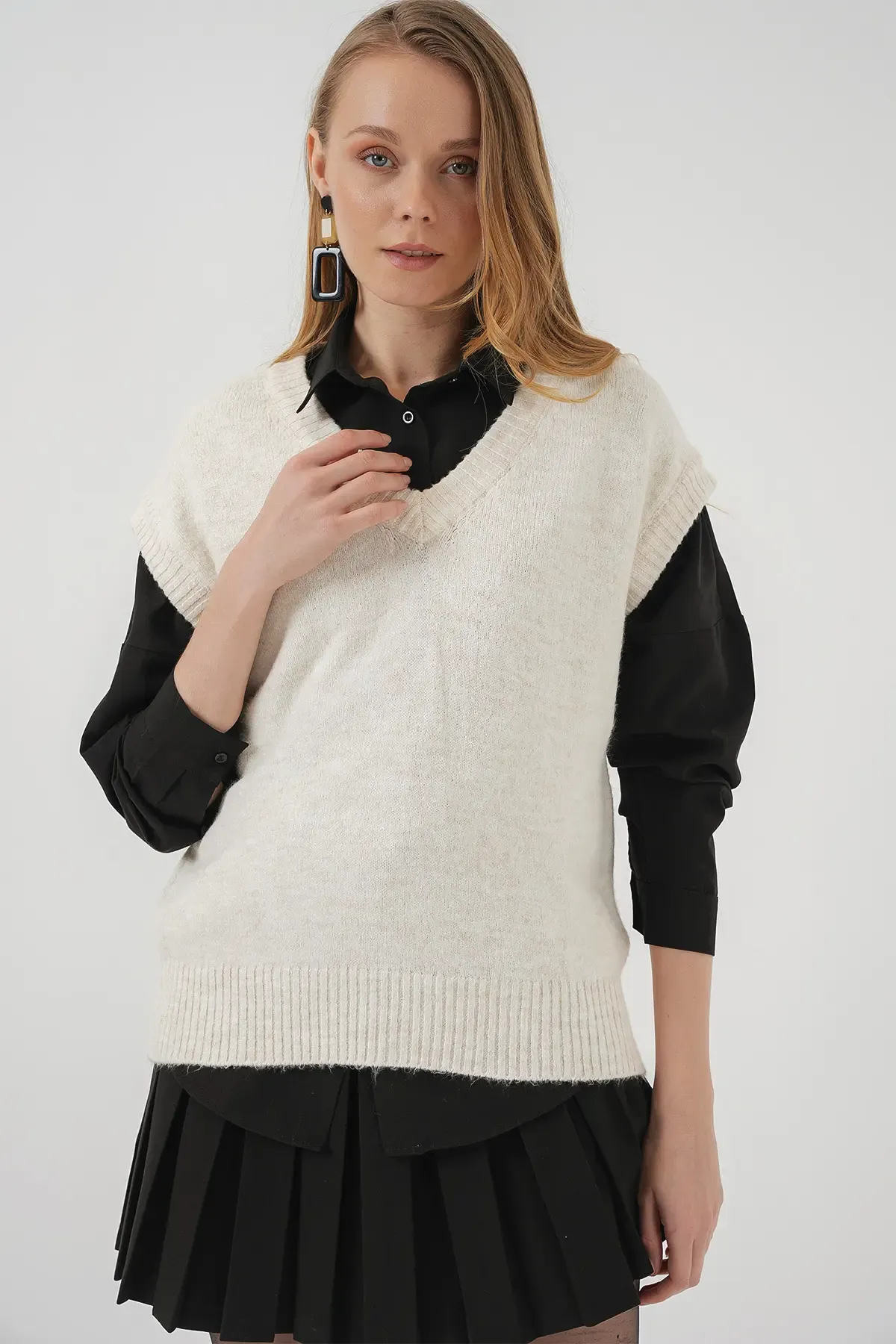 15914 V Yaka Triko Süveter - Ekru