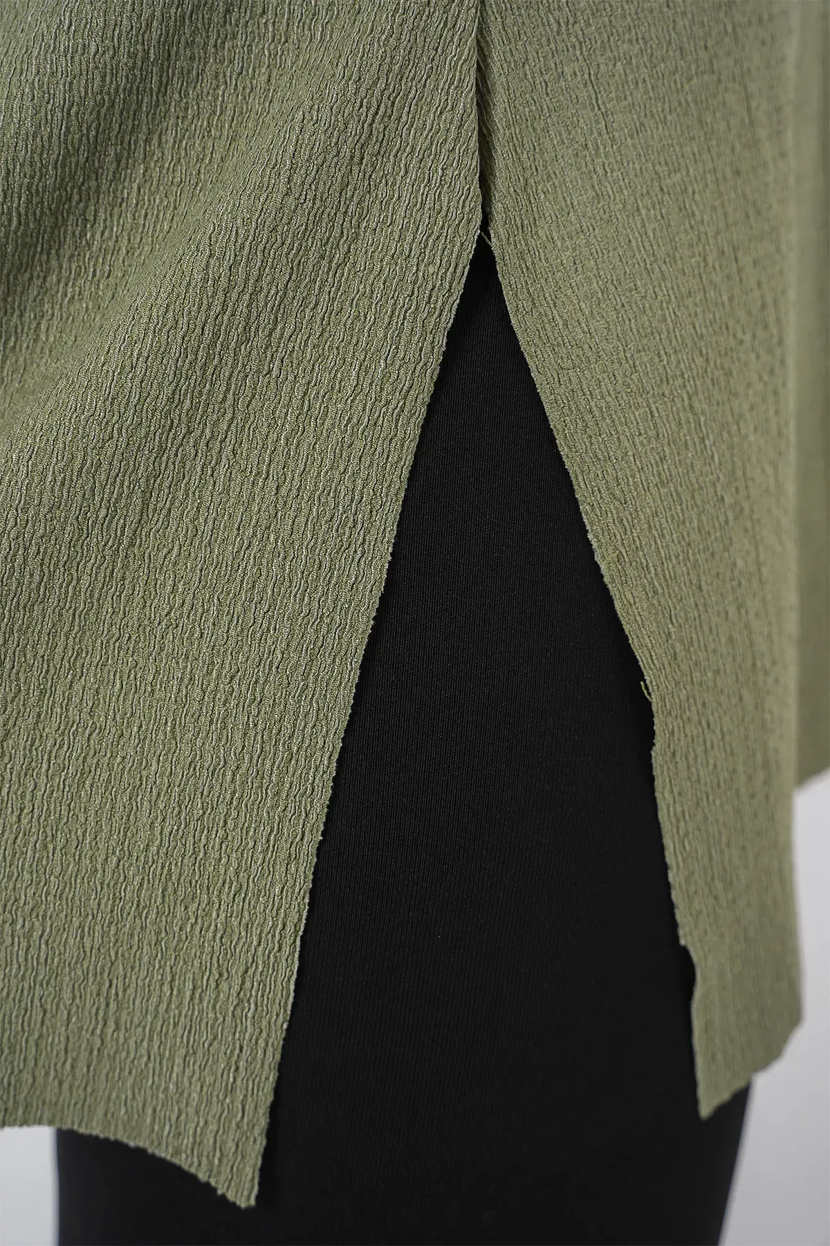 4332 Yanı Yırtmaçlı Örme Tişört - Çağla