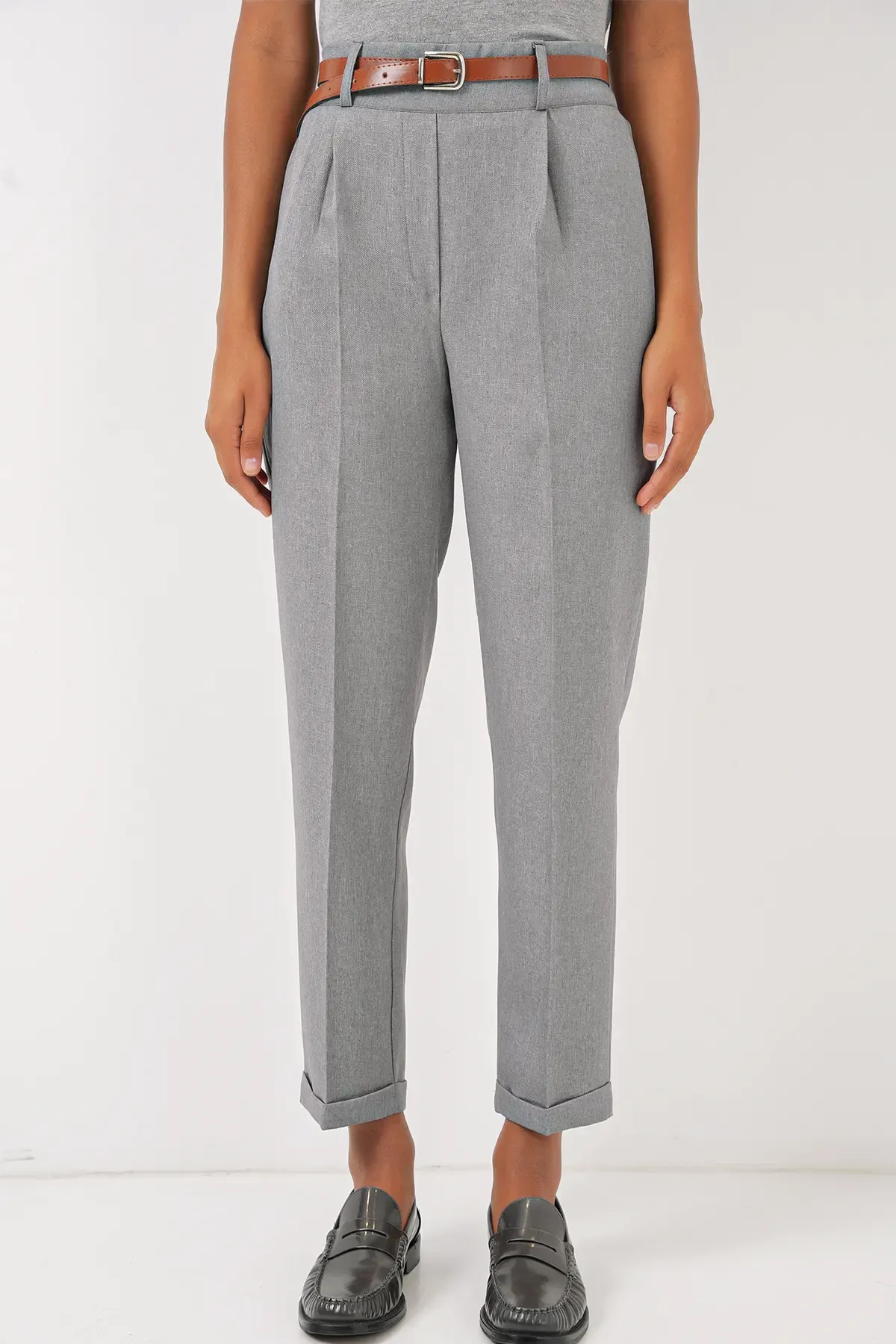 6686 Kadın Pileli Kemerli Kumaş Pantolon - Gri