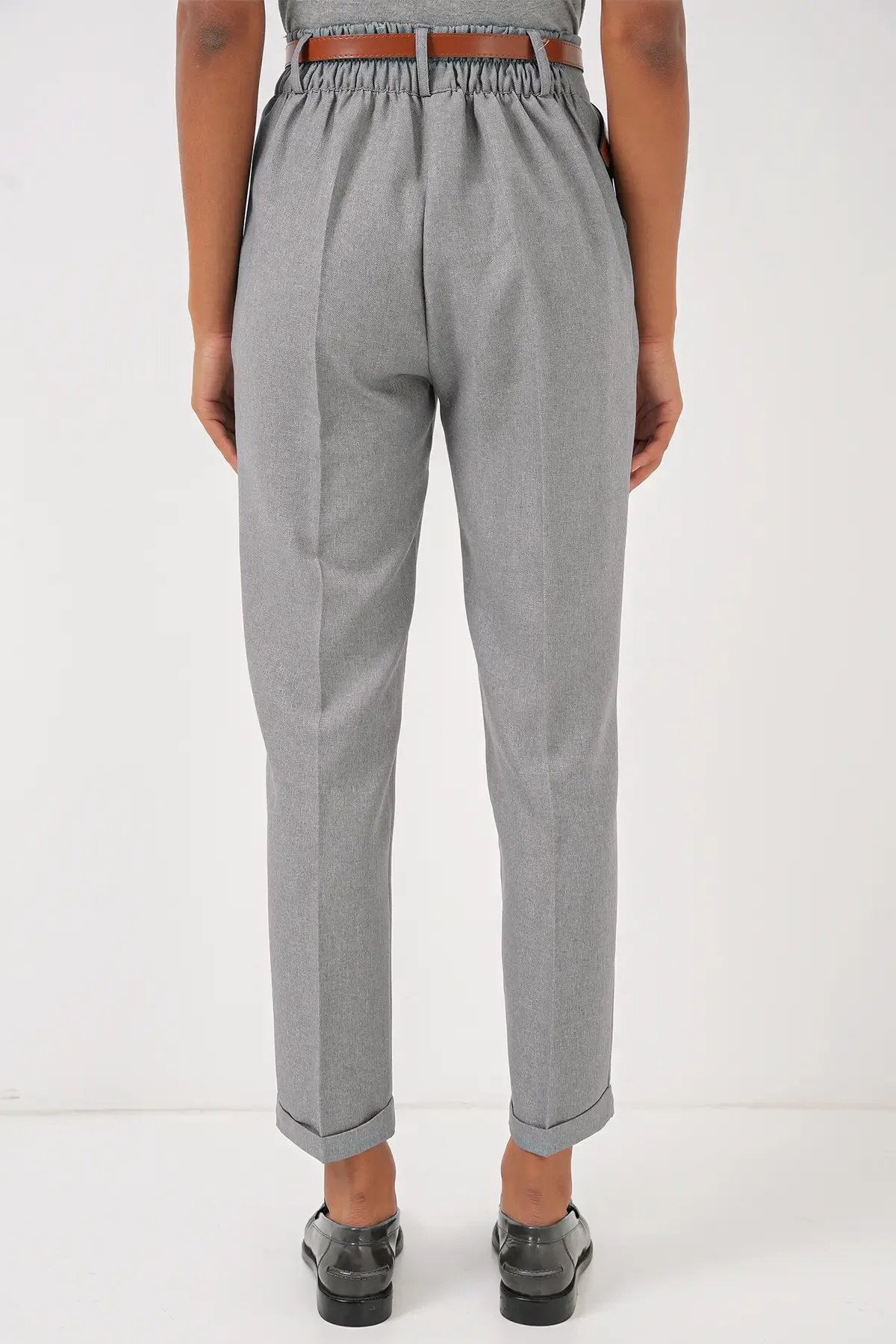 6686 Kadın Pileli Kemerli Kumaş Pantolon - Gri