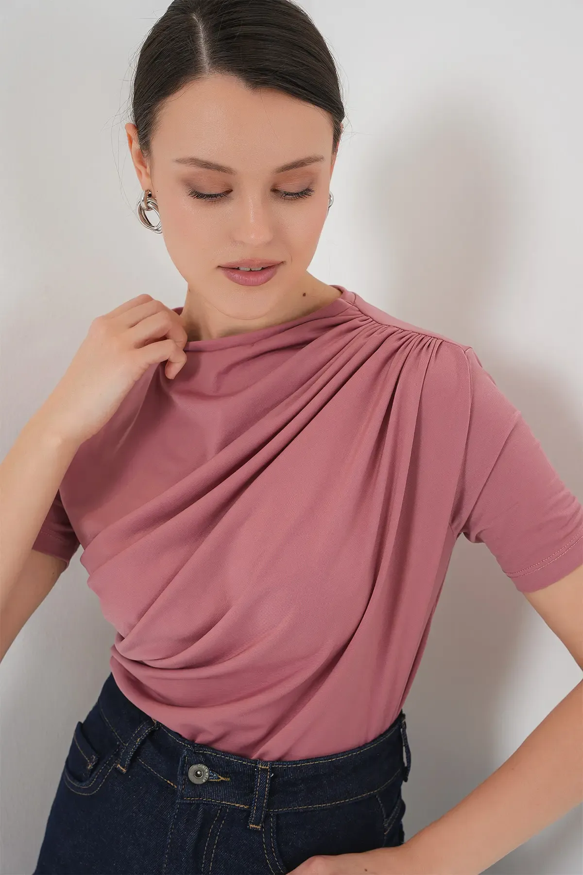 Büzgü Detaylı Kısa Kol Sandy Bluz 945 - Gül Kurusu