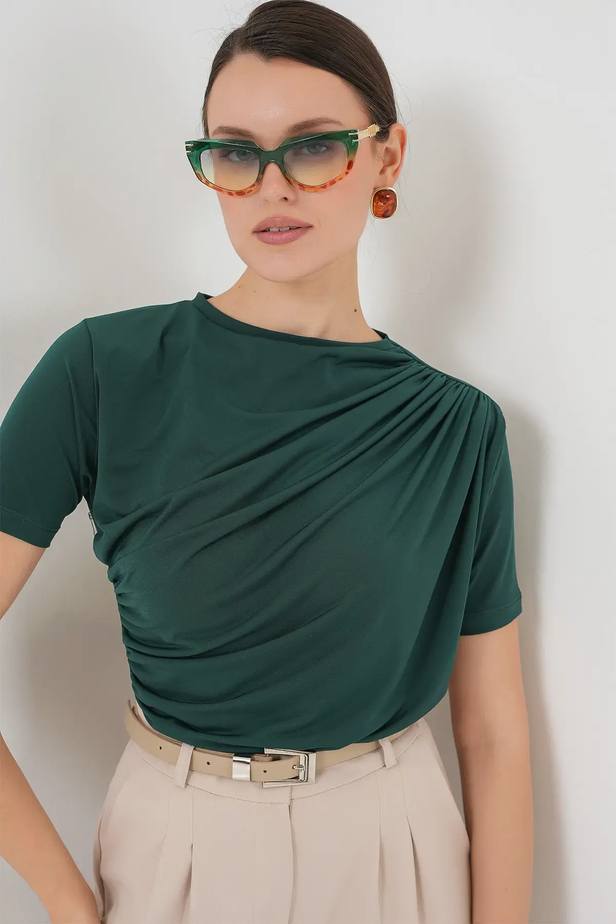 Büzgü Detaylı Kısa Kol Sandy Bluz 945 - Zümrüt Yeşili