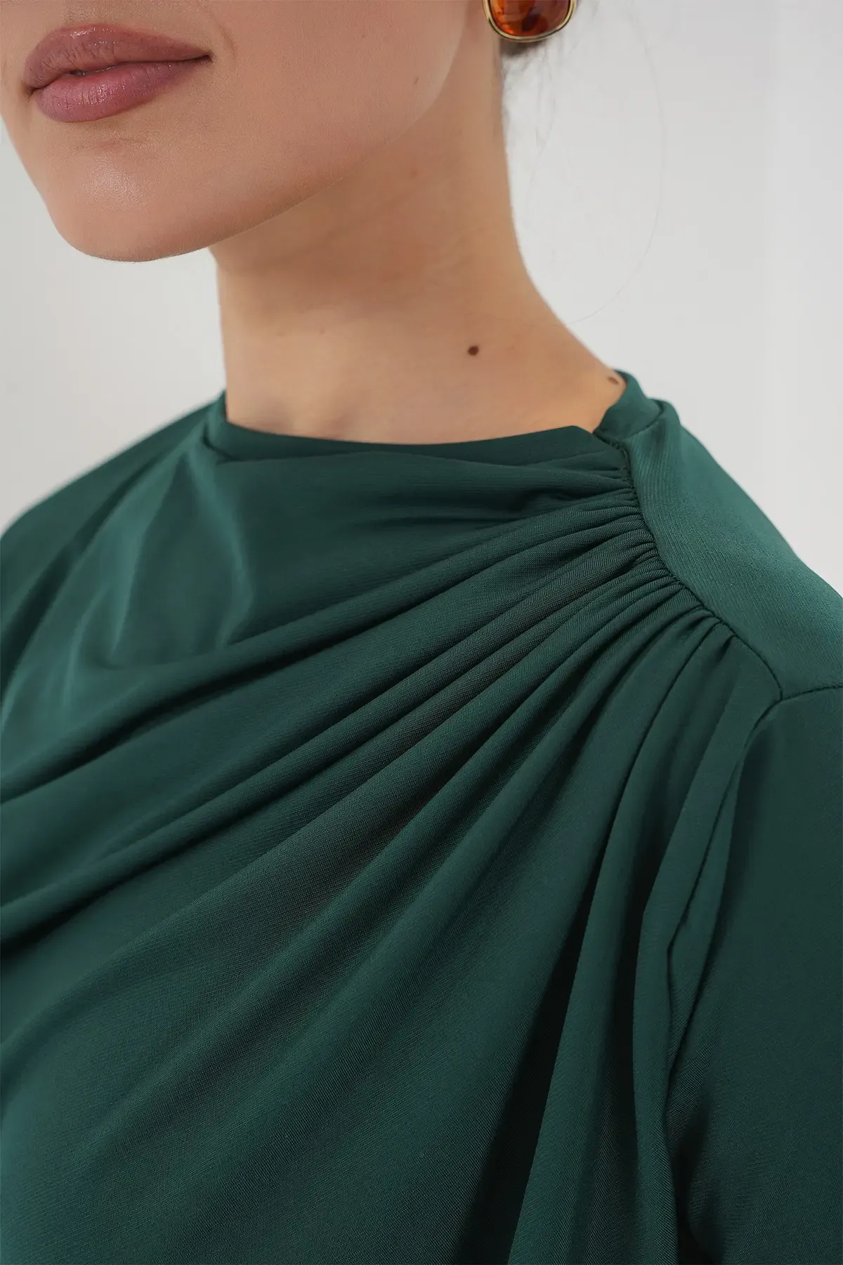 Büzgü Detaylı Kısa Kol Sandy Bluz 945 - Zümrüt Yeşili