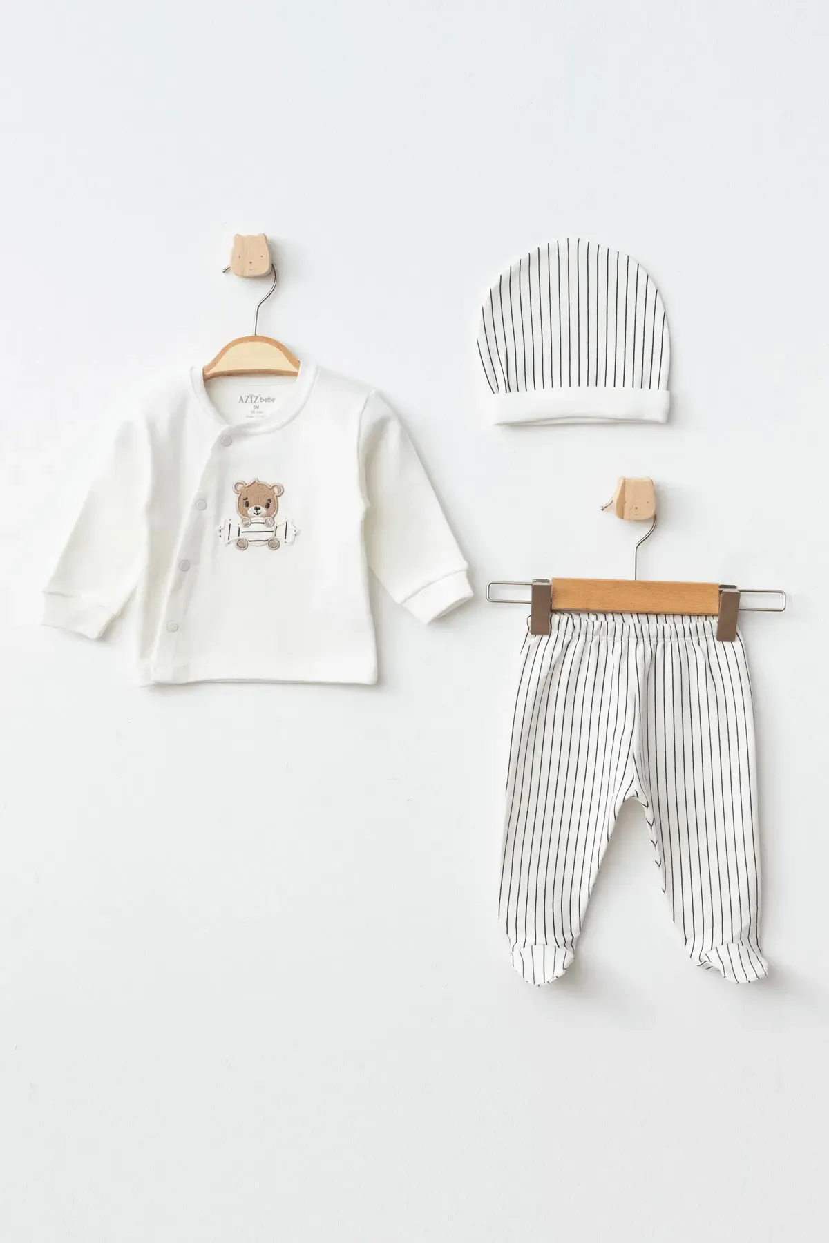 Erkek Bebek Ayı Nakışlı Hırka Pantolon Bere 3  lü Alt Üst Bebek Takımı 0Ay-6Ay