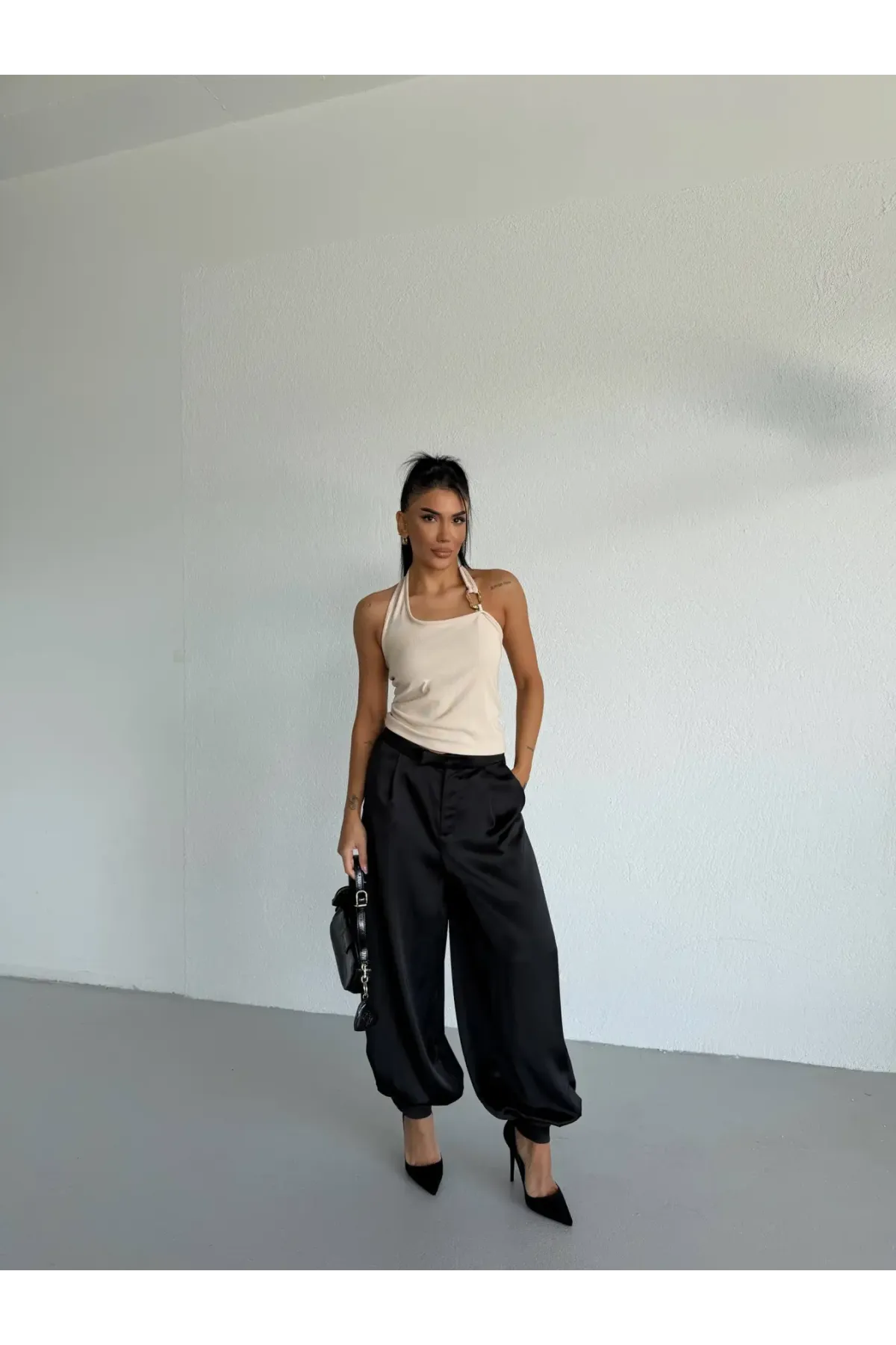 Kadın Bej Ottoman Kumaş Halter Yaka Toka Detay Bluz HZL26W-FRY123321