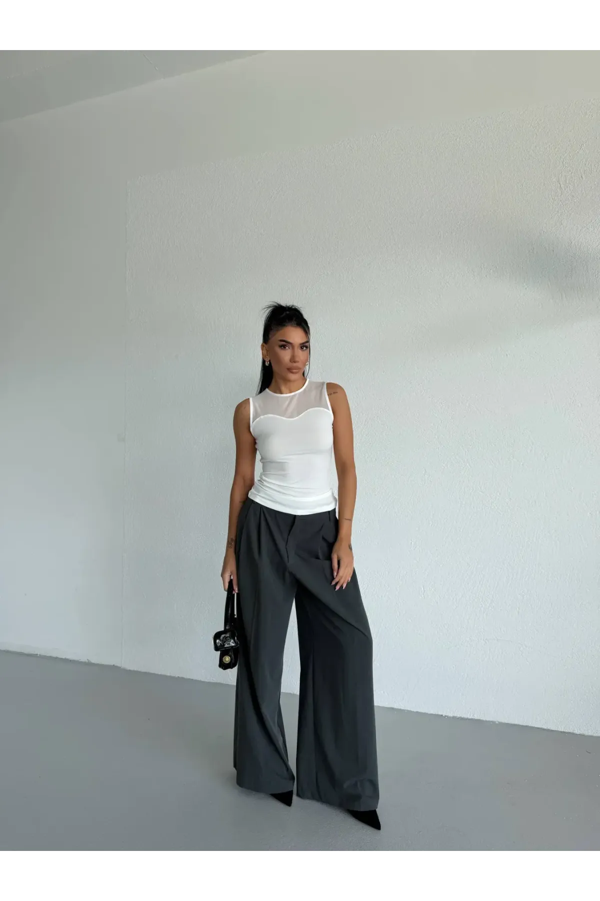 Kadın Beyaz Kolsuz Likralı Tül Detay Sandy Bluz HZL26W-FRY123721