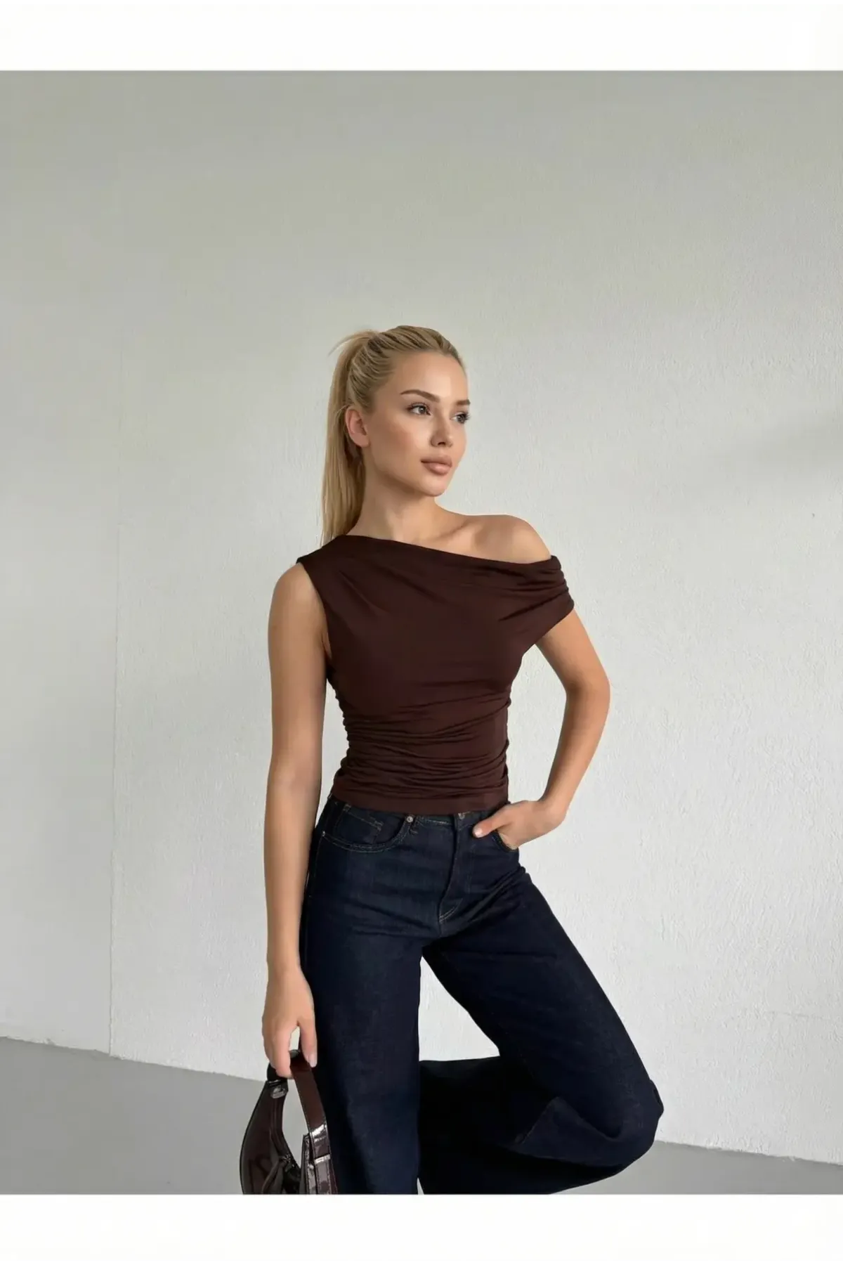 Kadın Kahverengi Yeşil Yandan Drapeli Kayık Yaka Sandy Bluz HZL25S-FRY123201