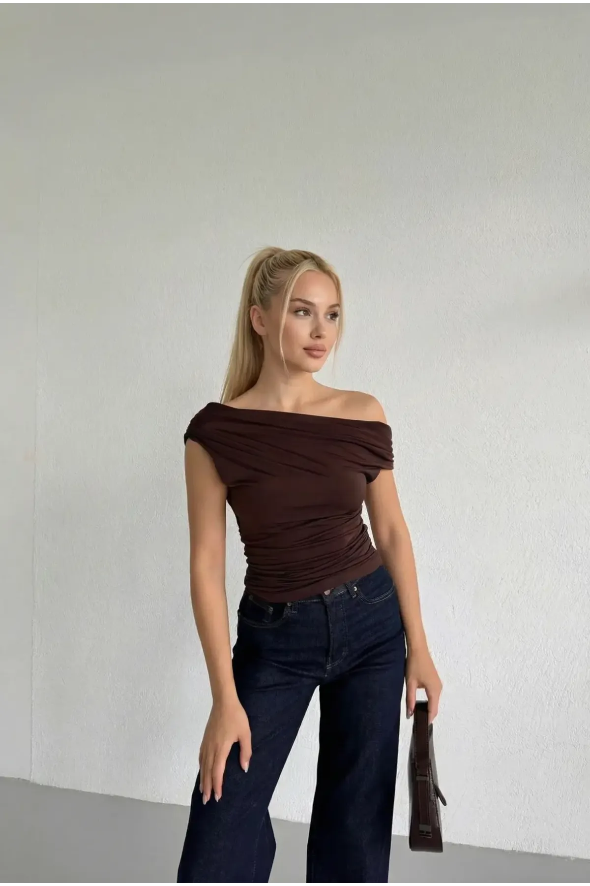 Kadın Kahverengi Yeşil Yandan Drapeli Kayık Yaka Sandy Bluz HZL25S-FRY123201