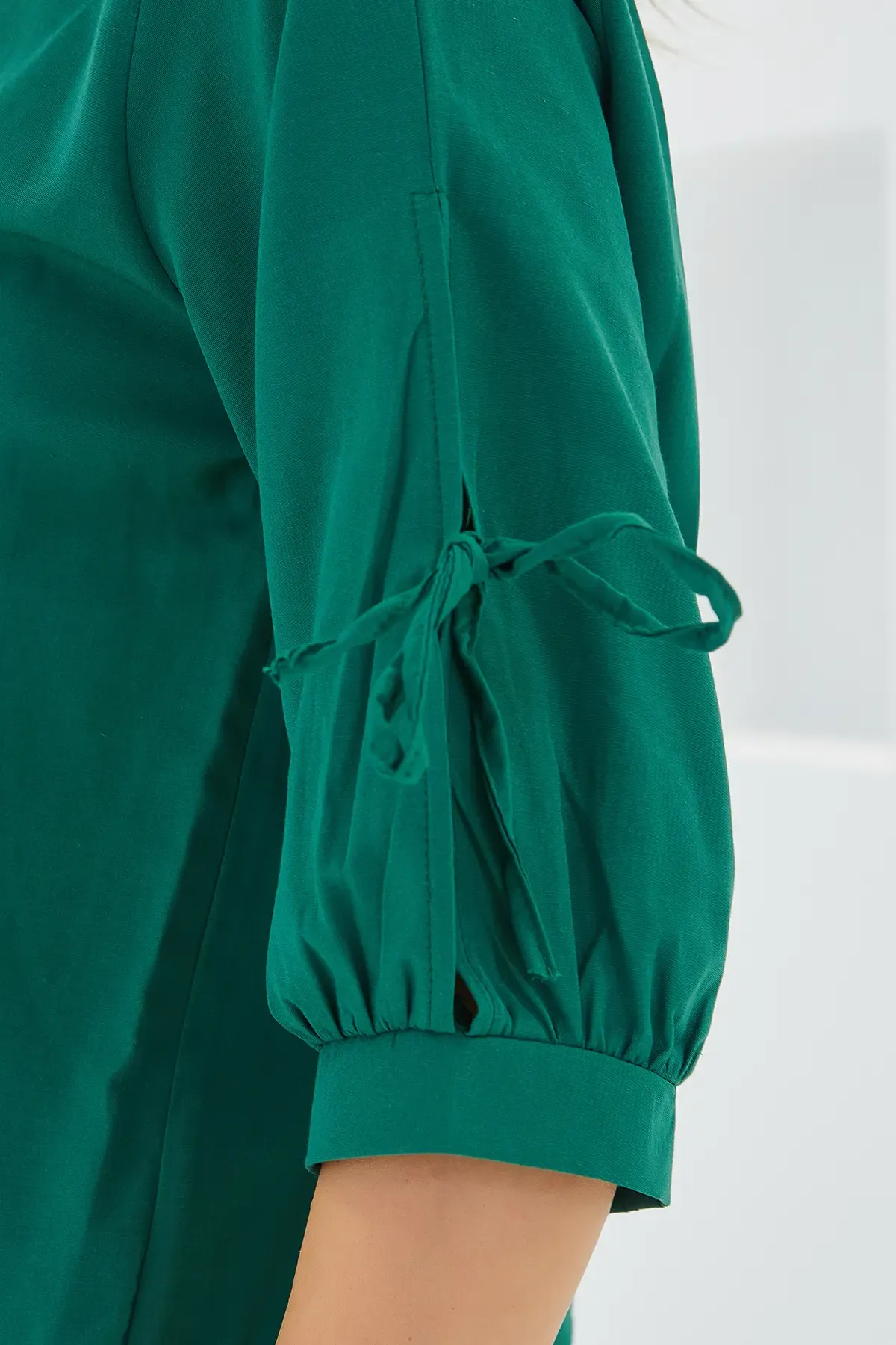 Kadın Kol Detaylı Zümrüt Yeşili Crop Gömlek 20246