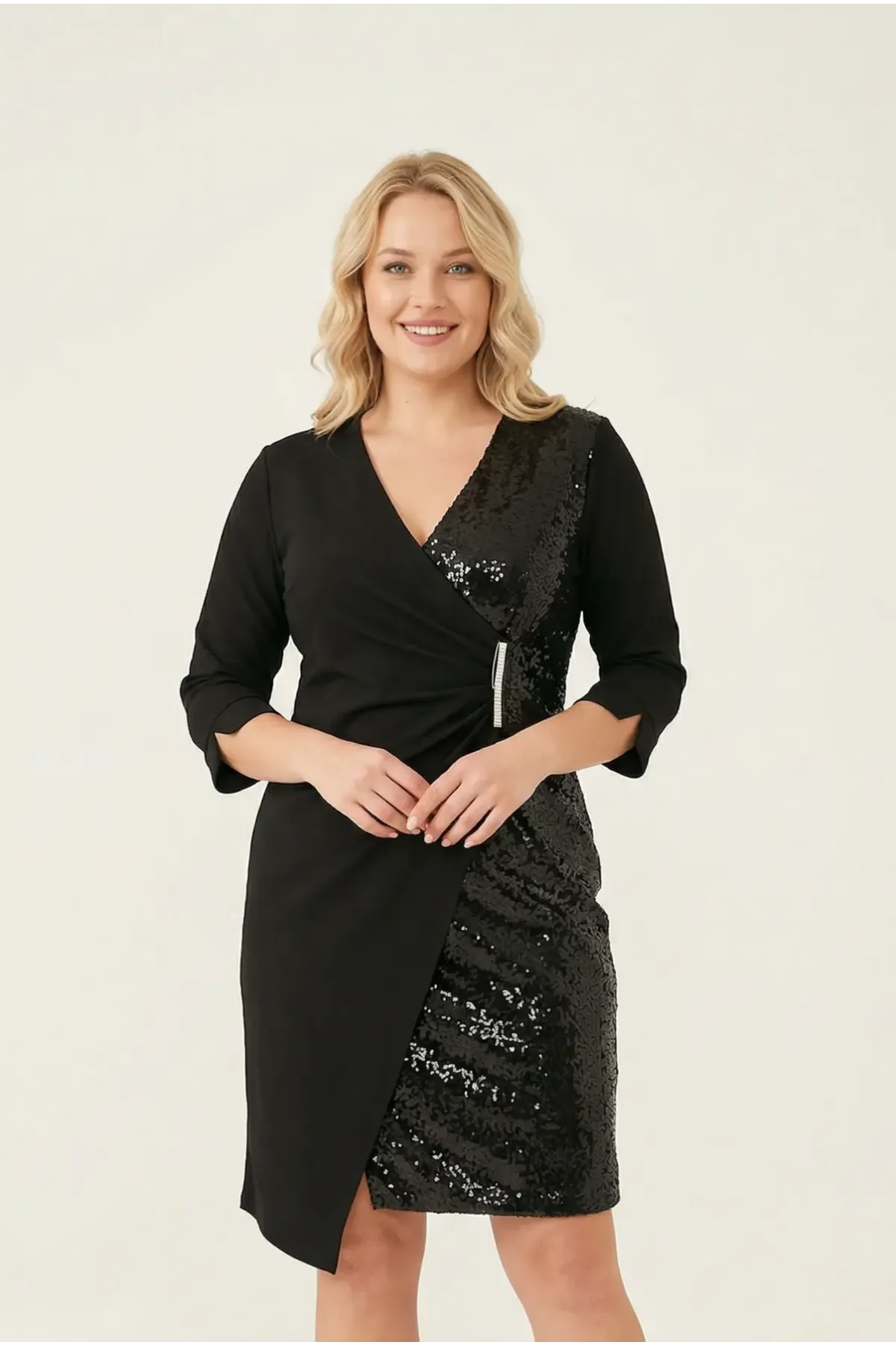 Kadın Siyah Büyük Beden Kruvaze Yaka Pul Payet Detaylı Midi Abiye Elbise HZL26W-PR10061