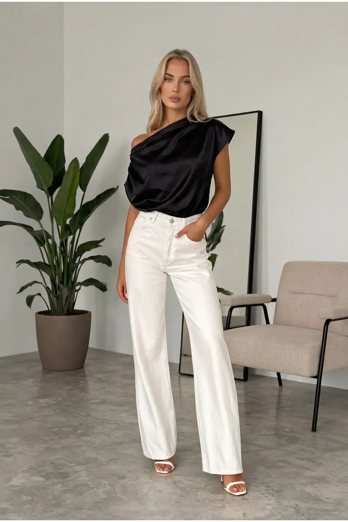 Kadın Siyah Tek Omuz Asimetrik Kesim Saten Bluz HZL26W-FRY121171