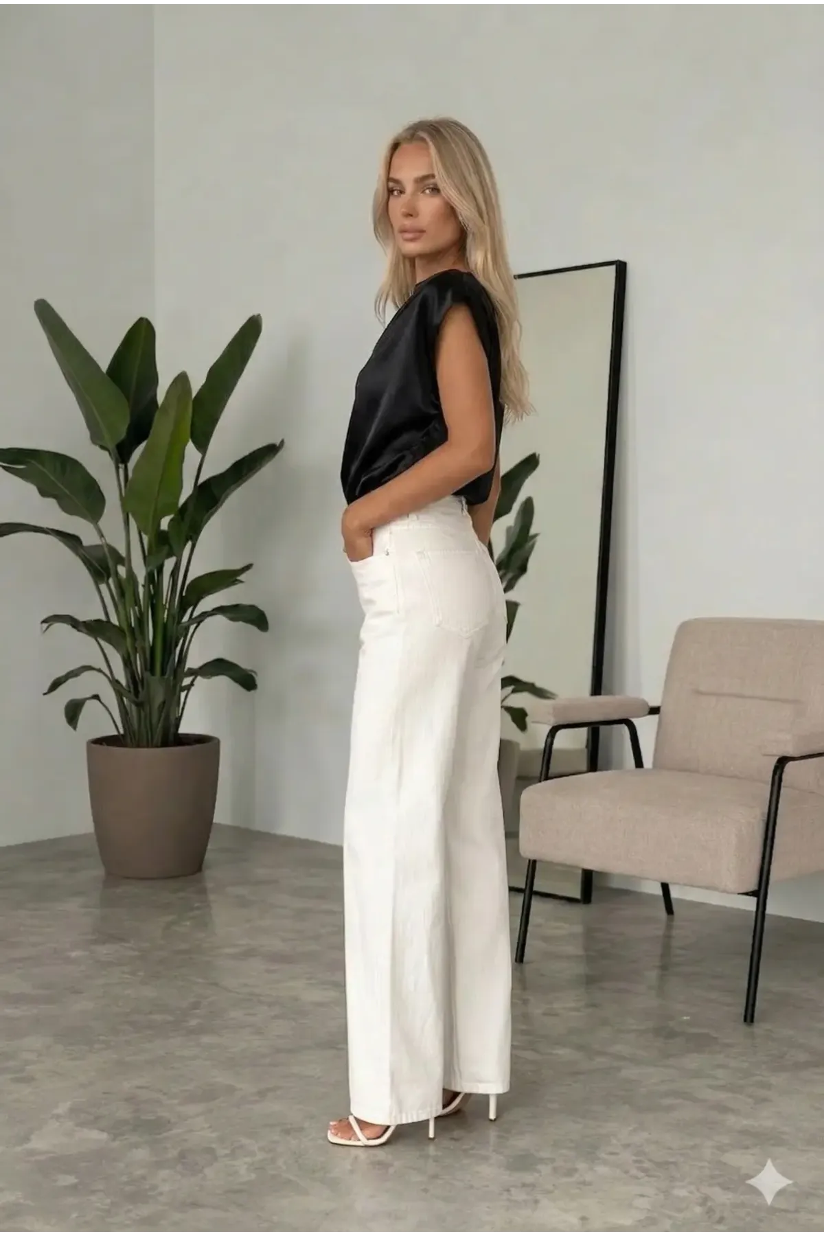 Kadın Siyah Tek Omuz Asimetrik Kesim Saten Bluz HZL26W-FRY121171