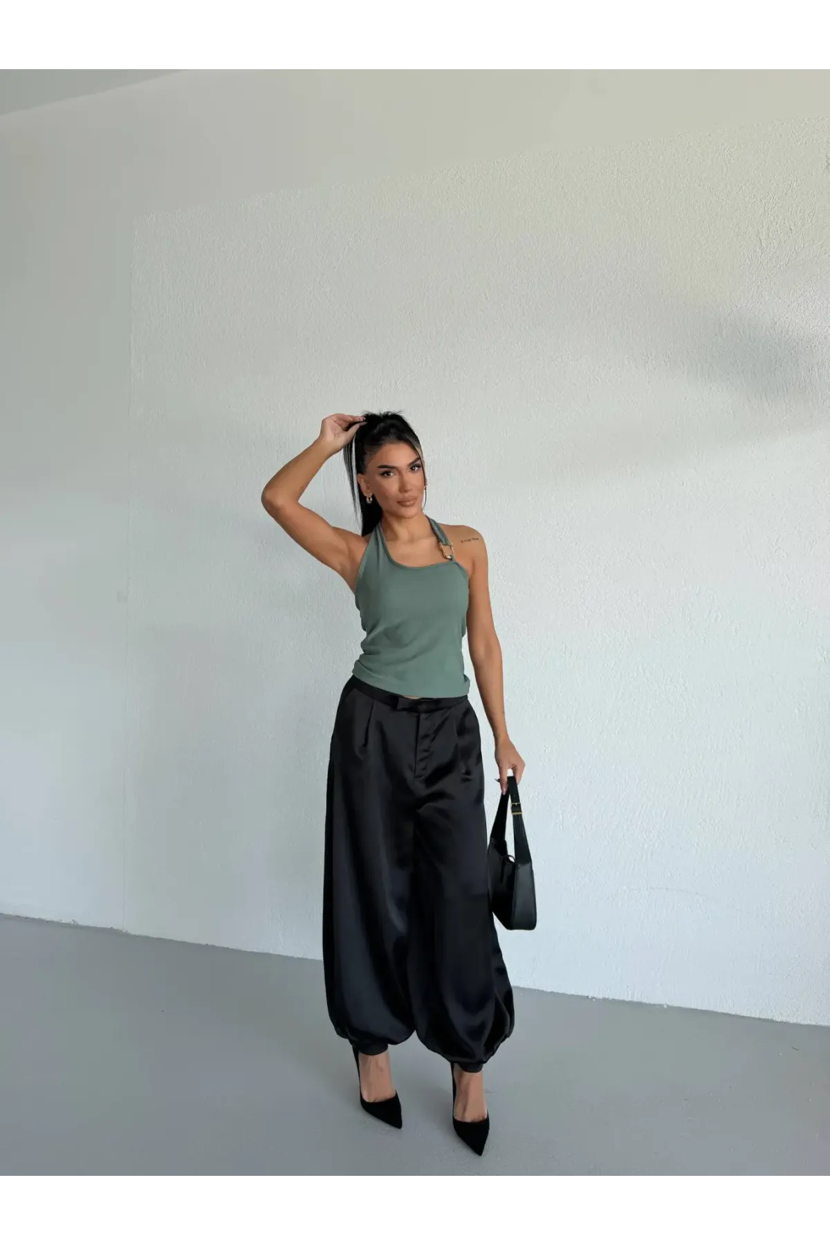 Kadın Yeşil Ottoman Kumaş Halter Yaka Toka Detay Bluz HZL26W-FRY123321