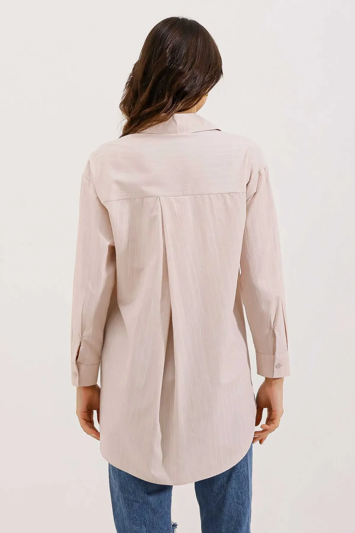 20217 Cep Detaylı Çizgili Oversize Gömlek - Bej