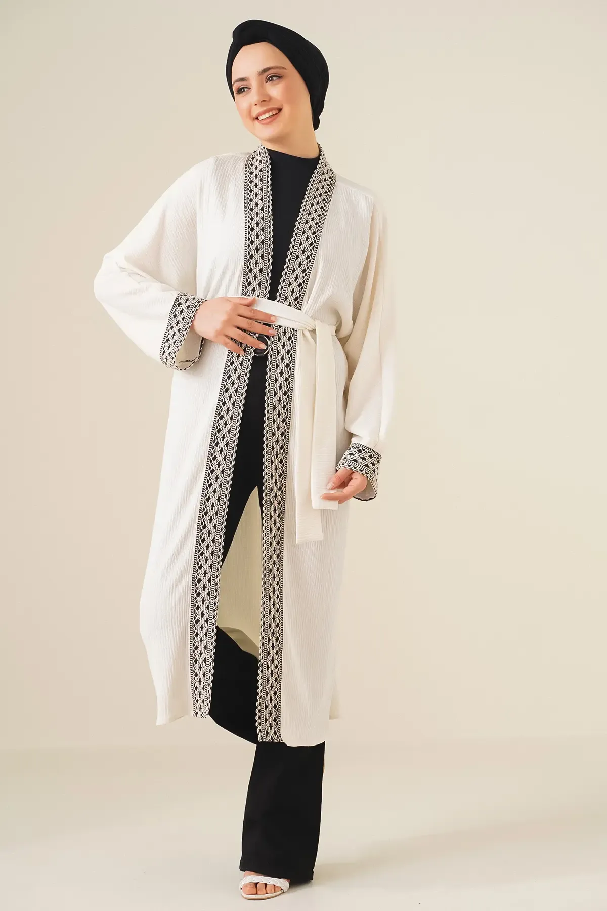 5865 Nakışlı Örme Uzun Kimono - Beyaz