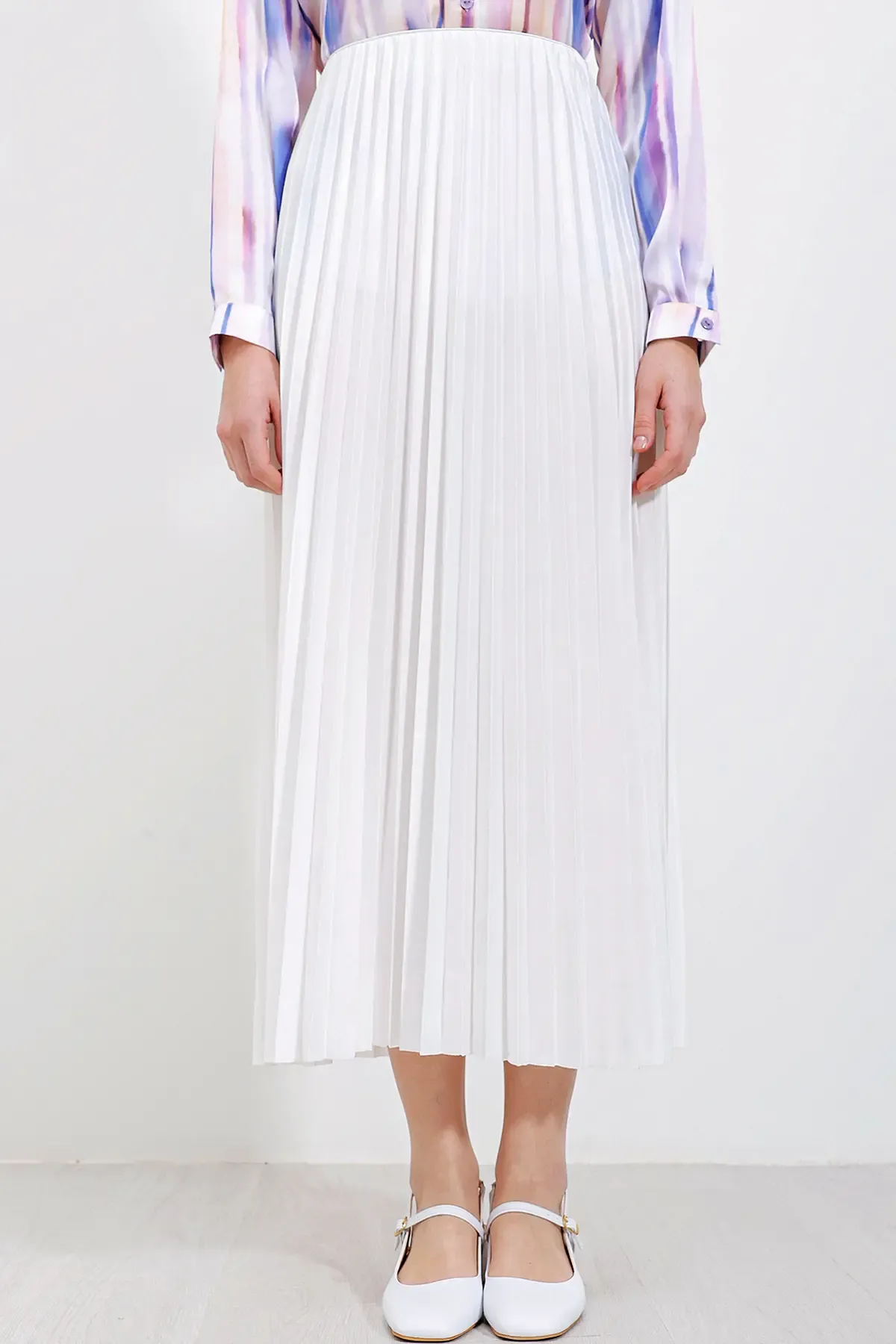 8009 Deri Görünümlü Piliseli Etek - Beyaz