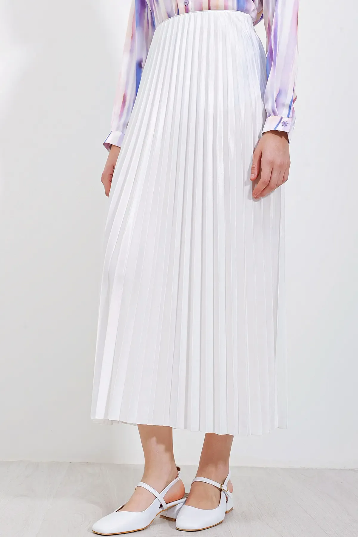 8009 Deri Görünümlü Piliseli Etek - Beyaz