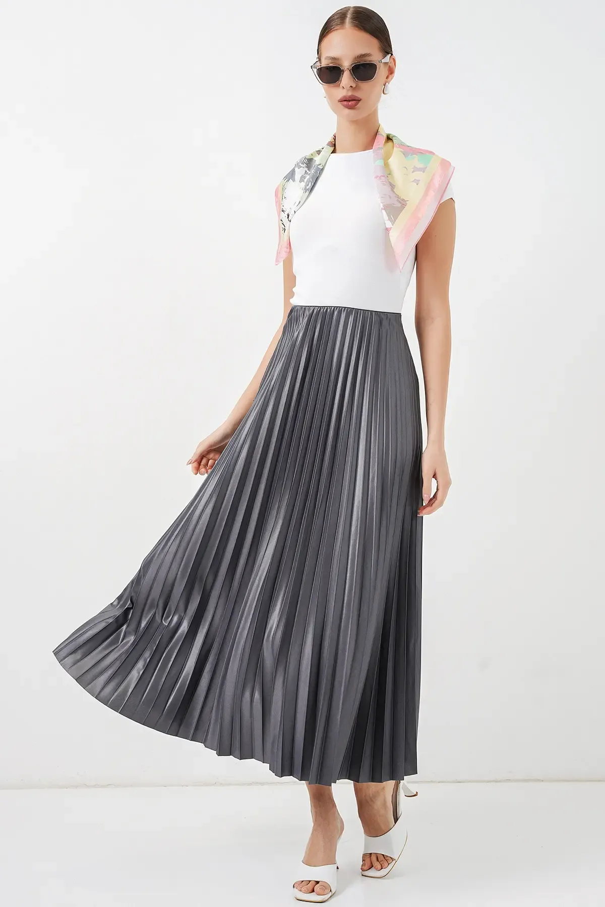 8009 Deri Görünümlü Piliseli Etek - Gri