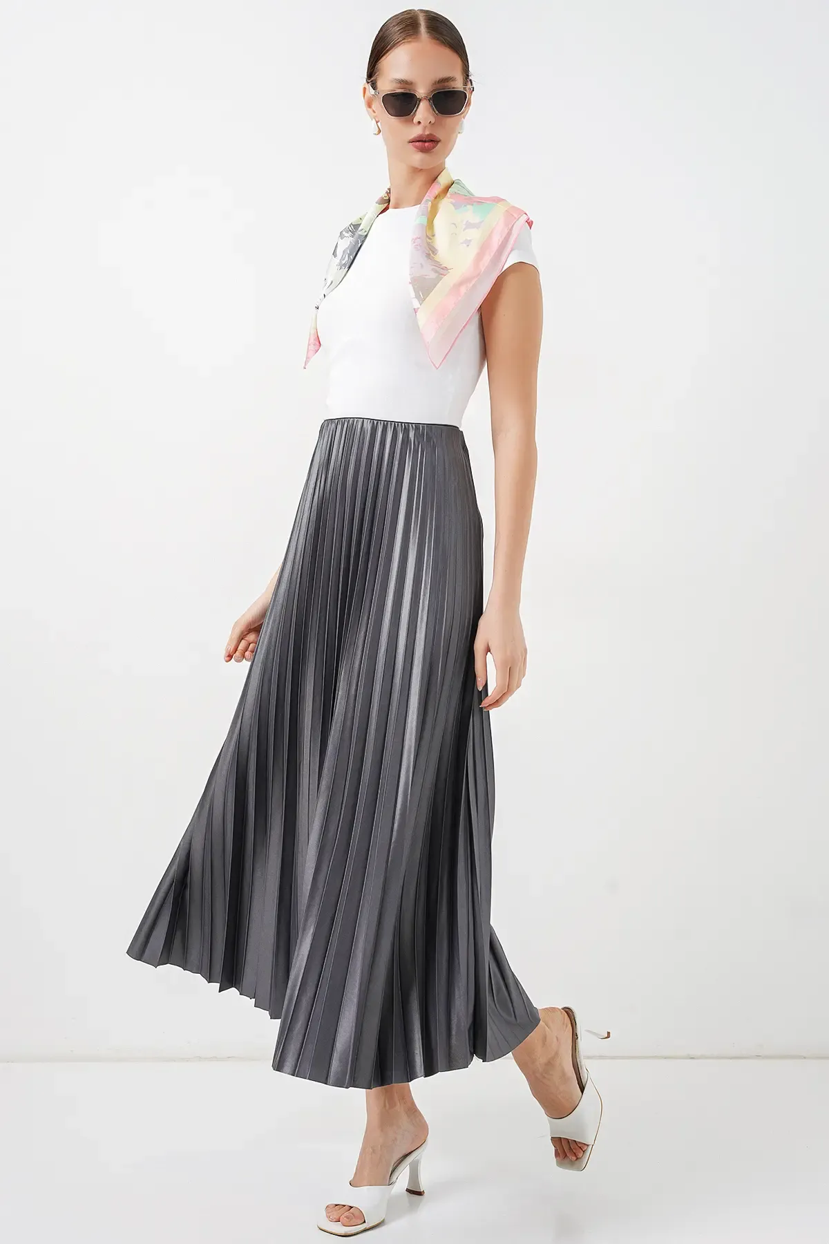 8009 Deri Görünümlü Piliseli Etek - Gri