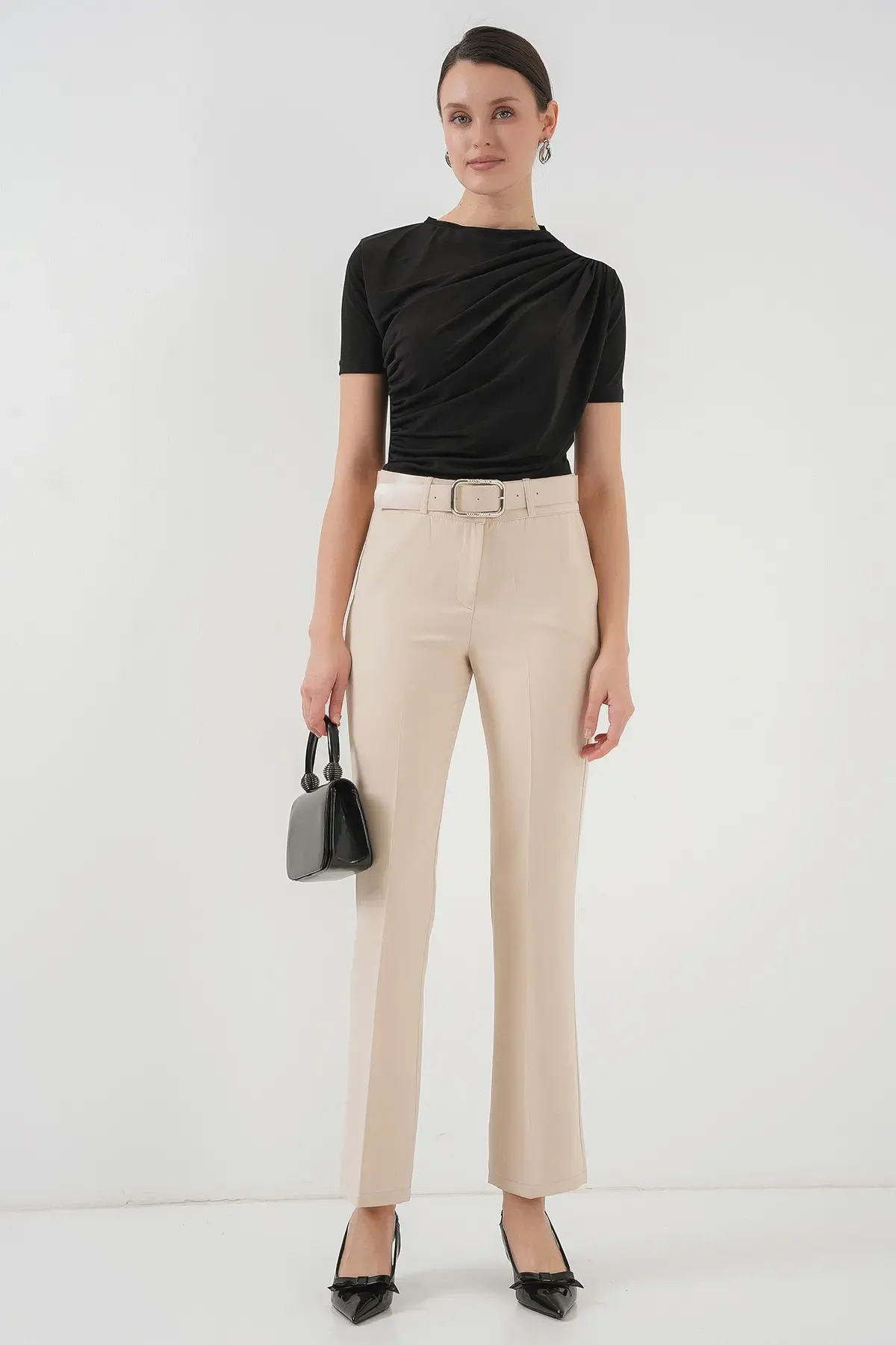 Büzgü Detaylı Kısa Kol Sandy Bluz 945 - Siyah