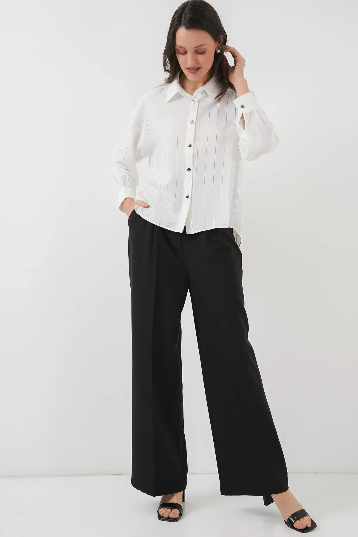 Kadın Beyaz Gümüş Çizgili Gömlek 5924