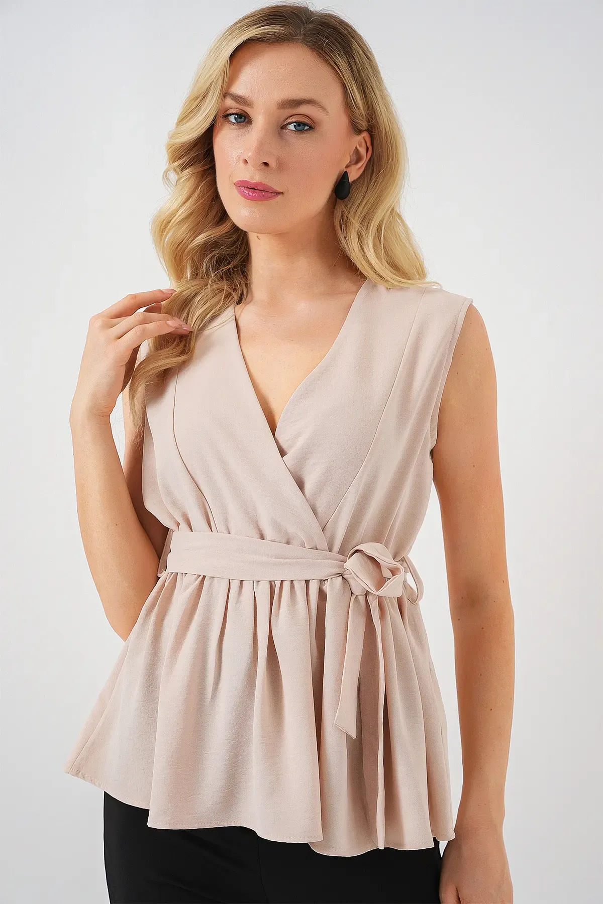 Kadın Kruvaze Yaka Kolsuz Bluz 966 - Krem