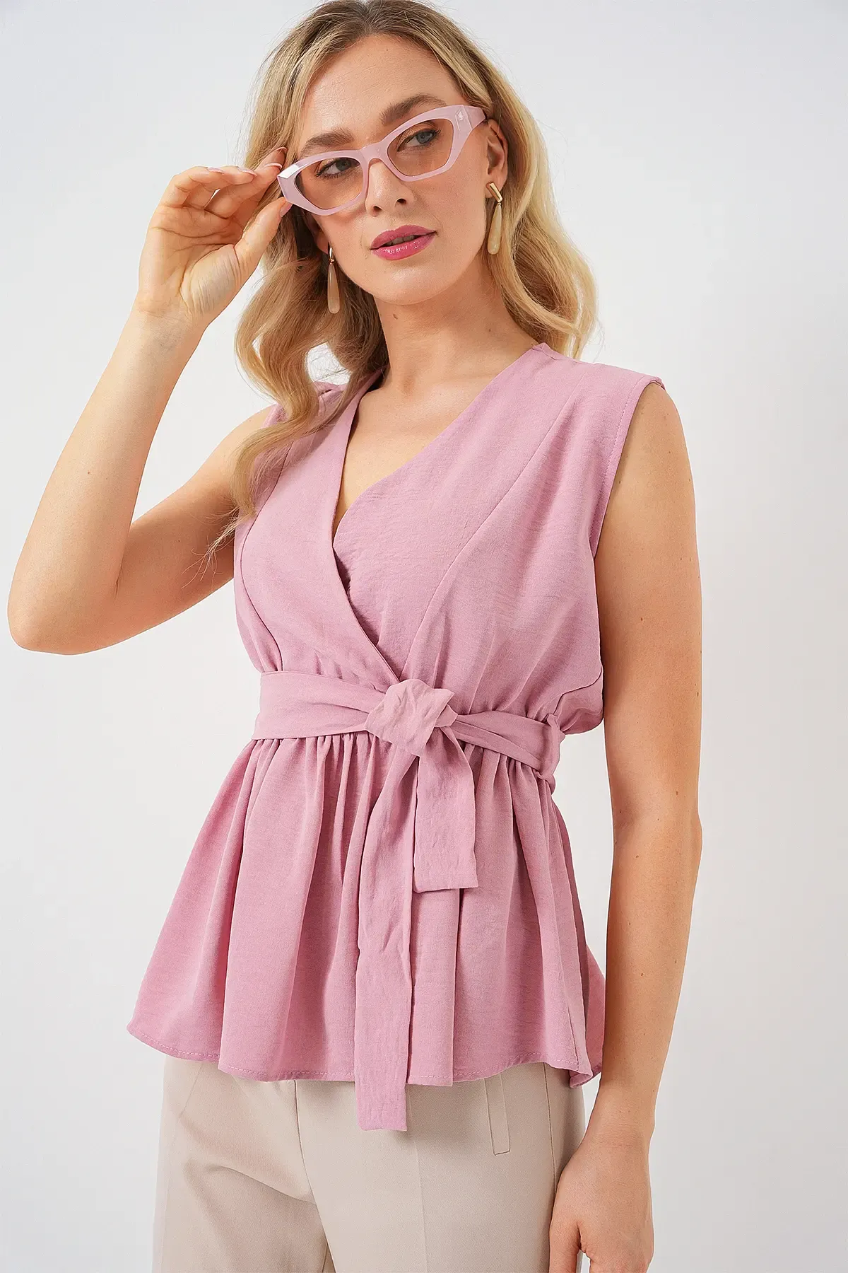 Kadın Kruvaze Yaka Kolsuz Bluz 966 - Pudra