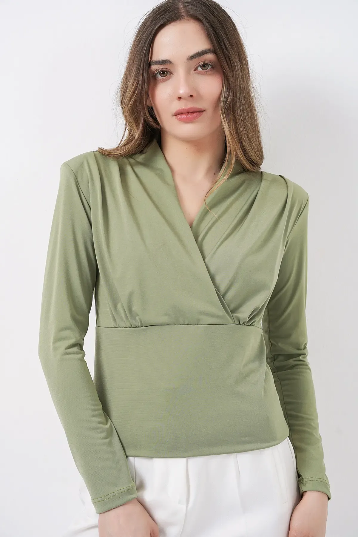 Kadın Omuz Vatkalı Kruvaze Yaka Bluz 942 - E.Yeşil