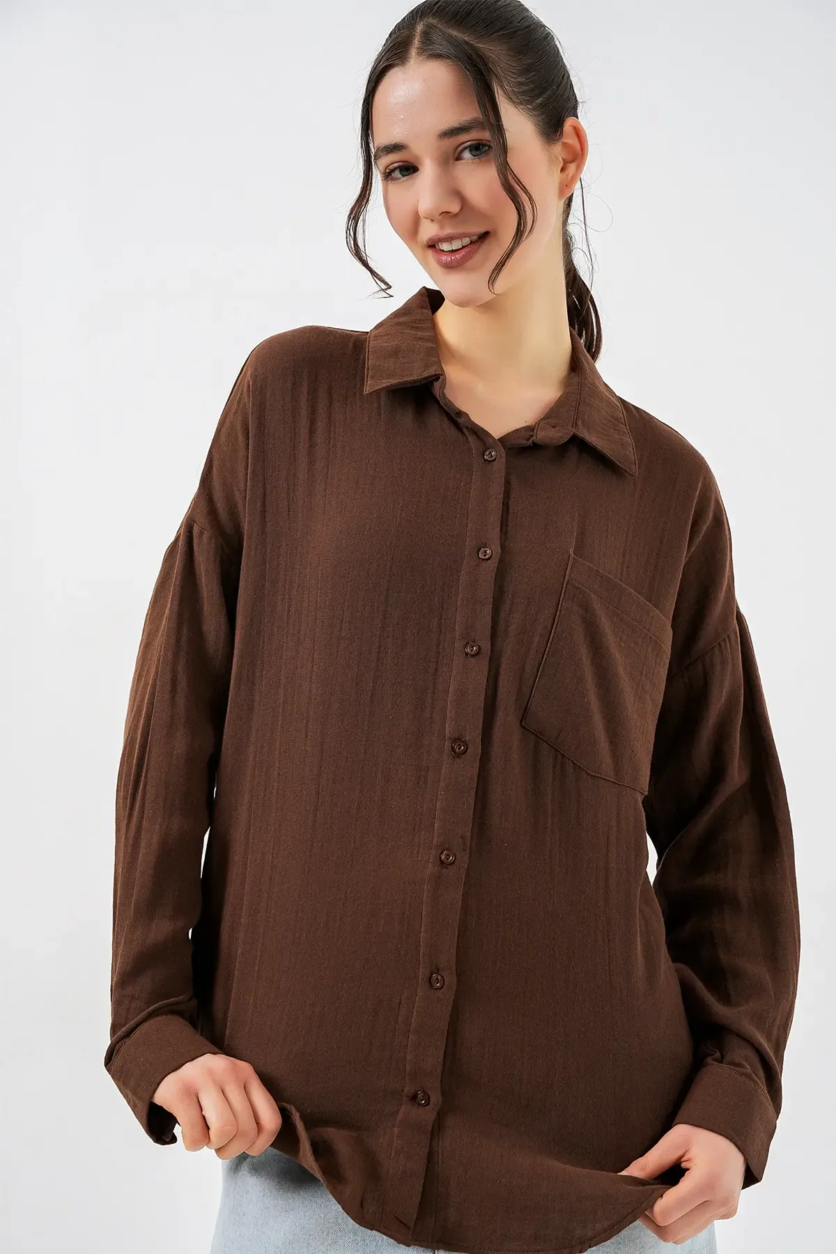 Kadın Tek Cepli Oversize Müslin Gömlek 20353 - Kahverengi
