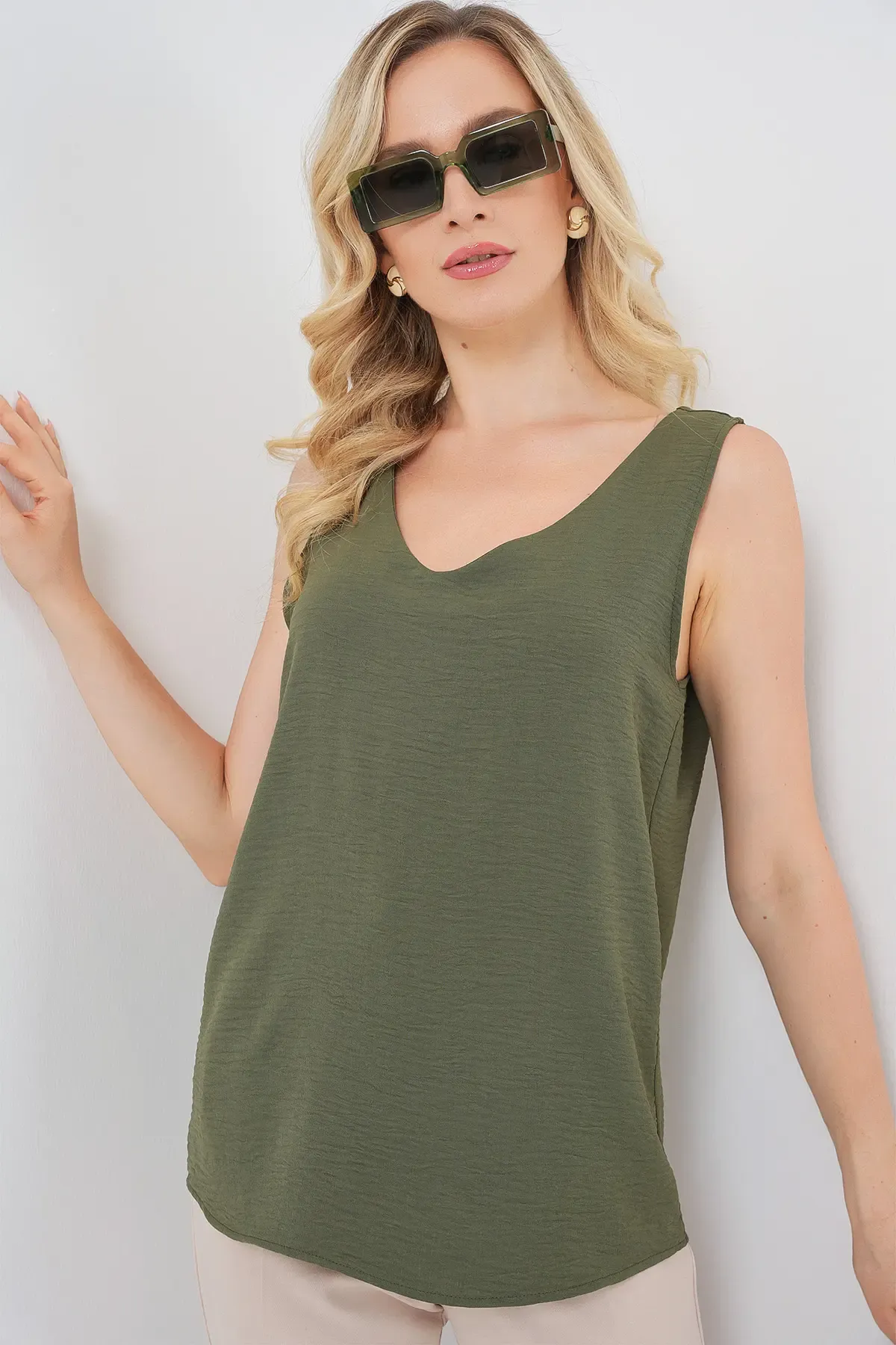 V Yaka Sıfır Kol Bluz 950 - Haki