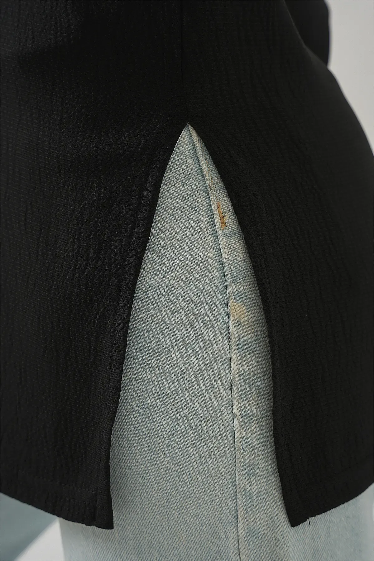 4332 Yanı Yırtmaçlı Örme Tişört - Siyah