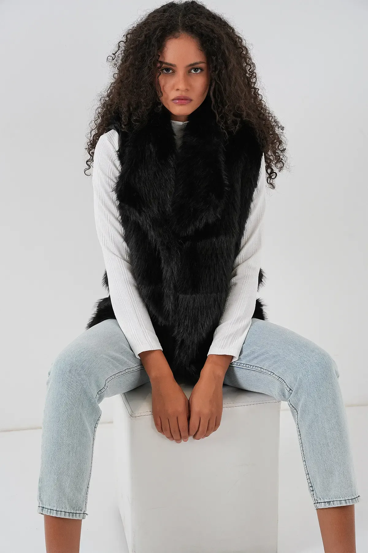 6804 Kadın Kürklü Yelek - Siyah