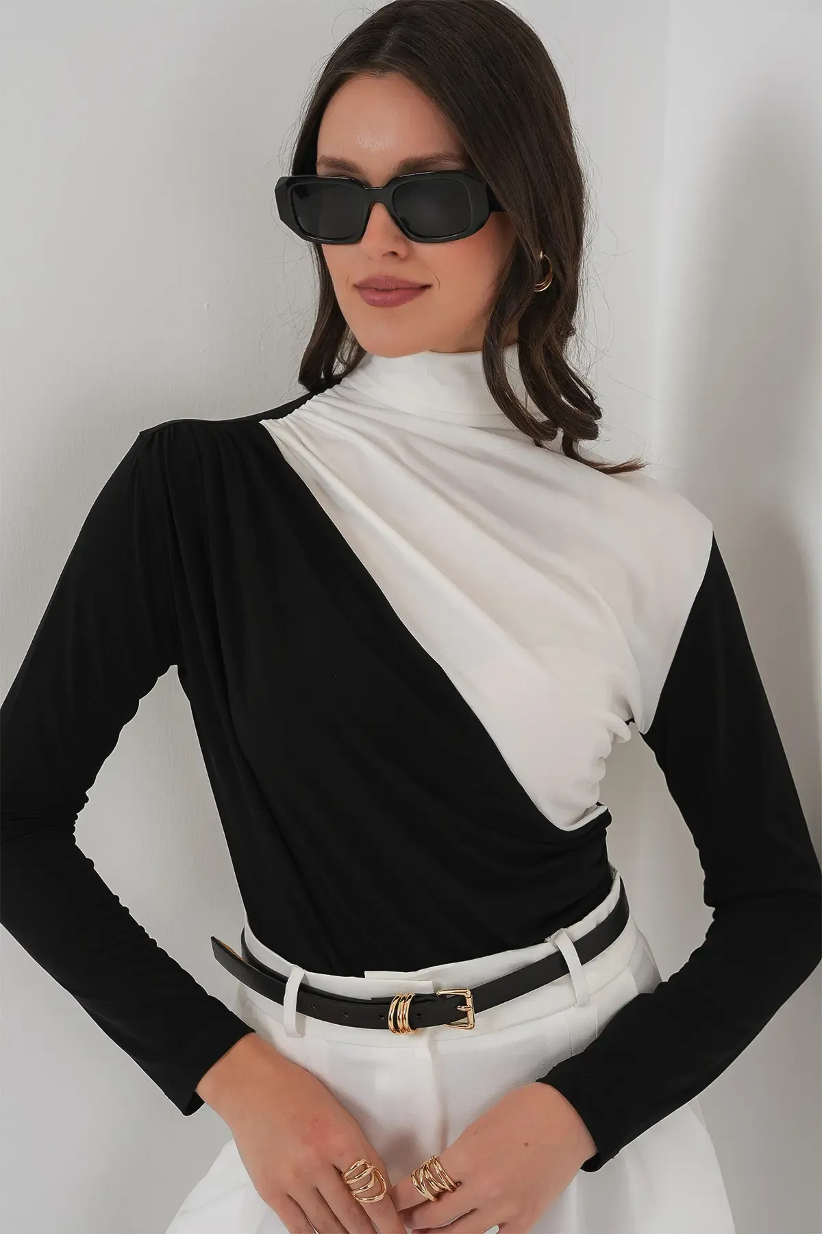 940 Büzgü Detaylı Sandy Bluz - Siyah