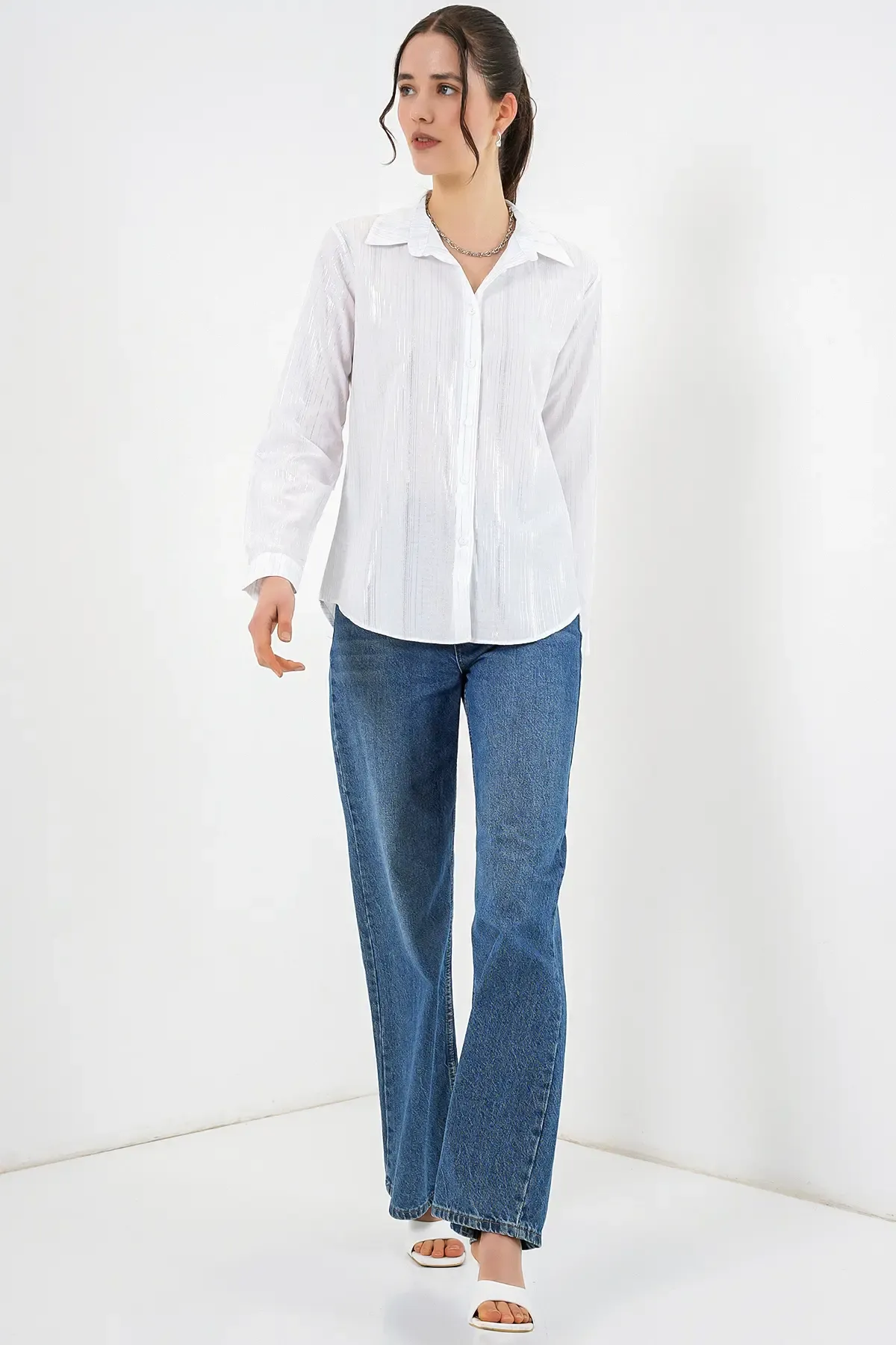 Kadın Beyaz Gümüş Varak Desenli Gömlek 20253