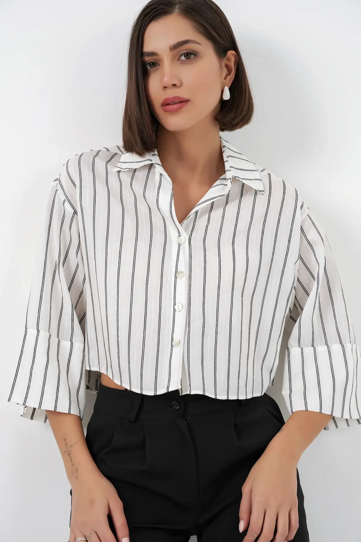 Kadın Çizgili Oversize Kısa Gömlek 20326 - B.Beyaz