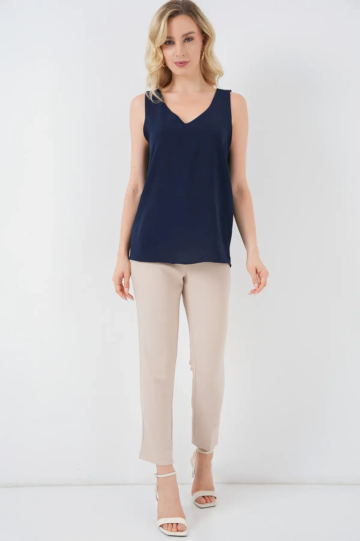 V Yaka Sıfır Kol Bluz 950 - Lacivert