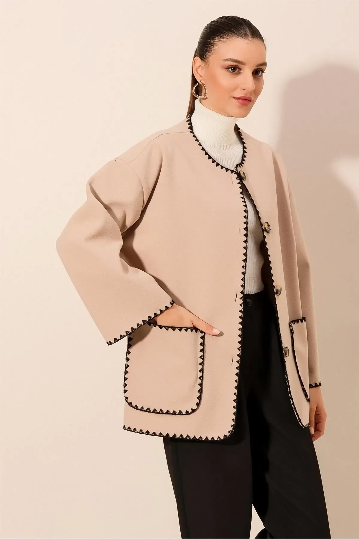 0690 Boyfriend Nakışlı Kaşe Ceket - Bej