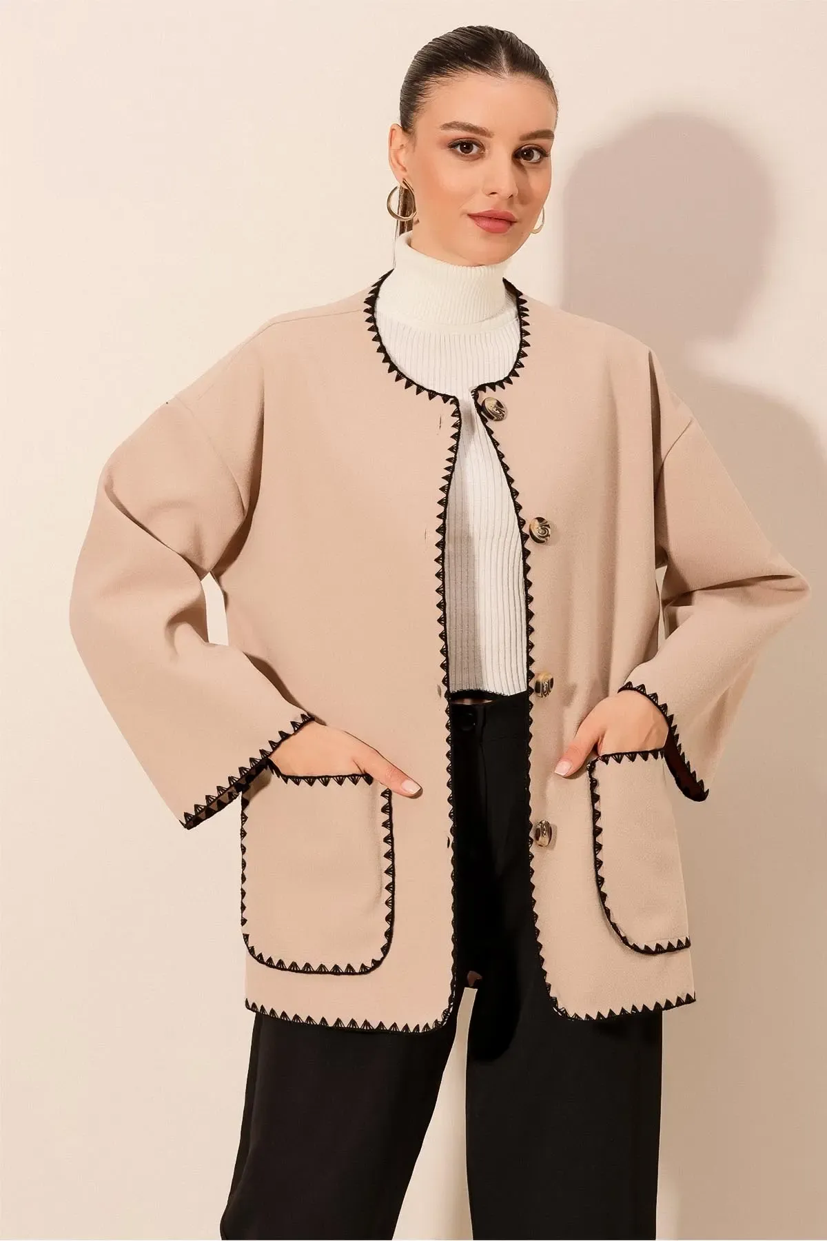 0690 Boyfriend Nakışlı Kaşe Ceket - Bej