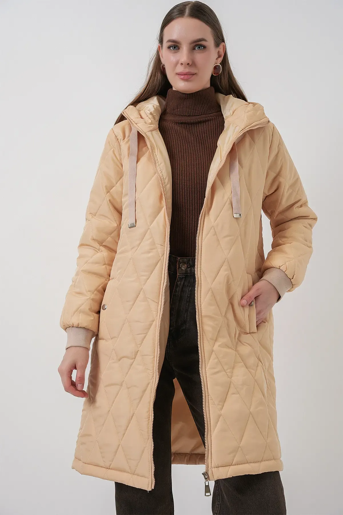 5138 Kapitone Uzun Şişme Mont - Bej
