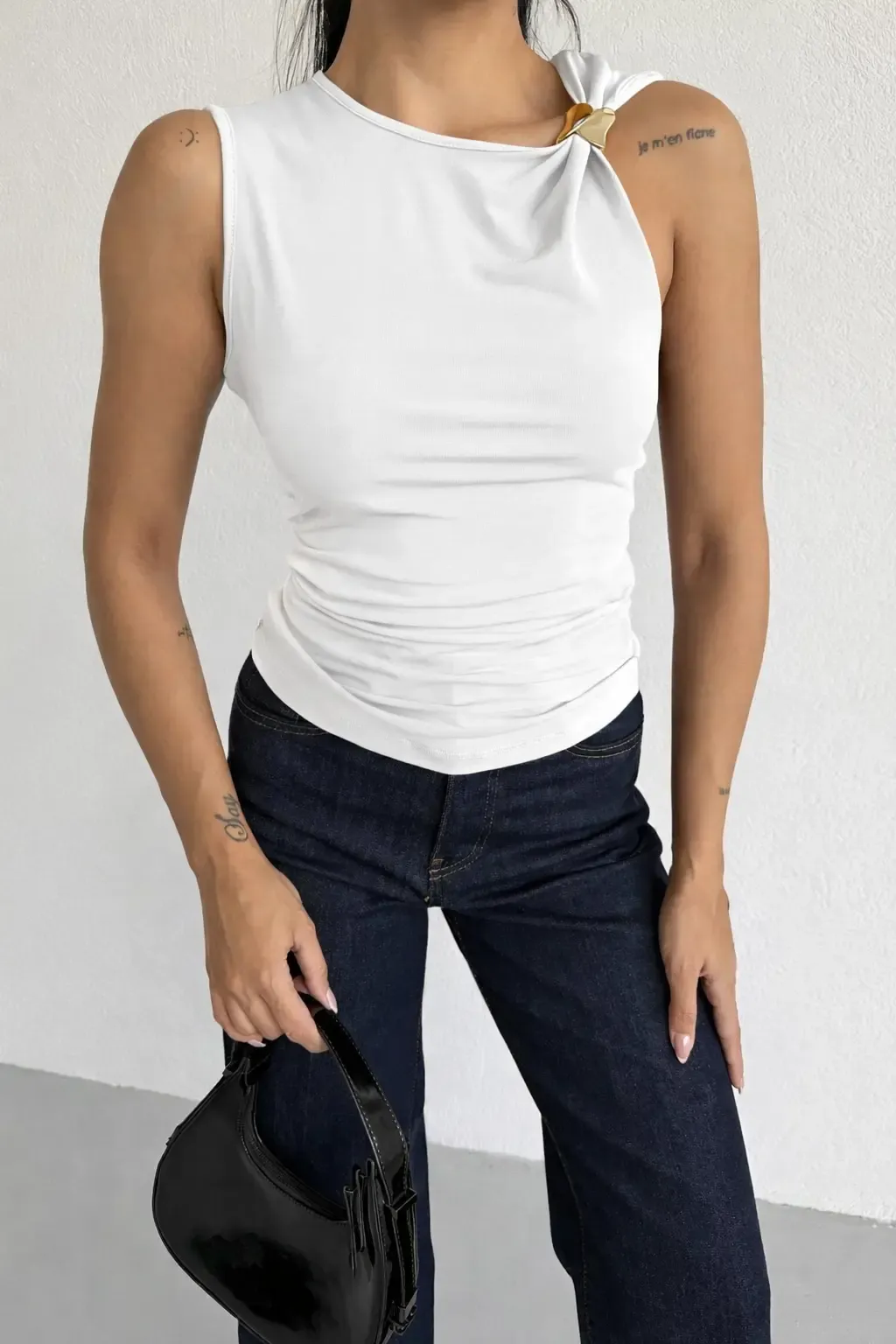 Kadın Beyaz Gold Tokalı Omuz Detaylı Bluz HZL26W-FRY123761