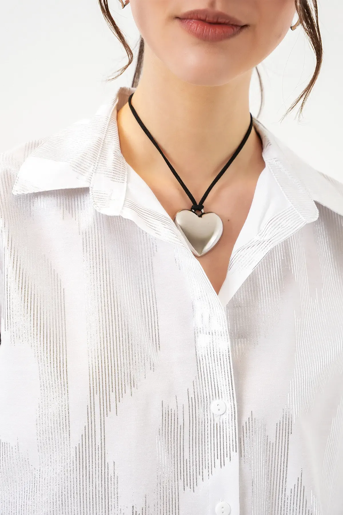 Kadın Beyaz Gümüş Varak Desenli Gömlek 20253