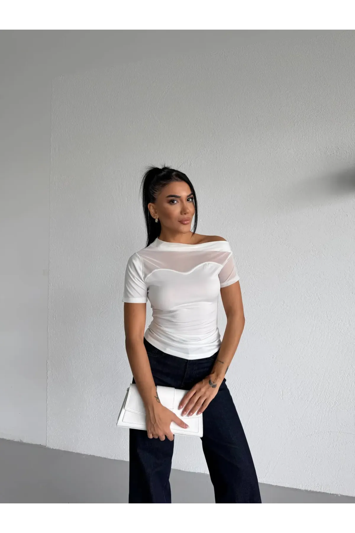 Kadın Beyaz Tek Omuz Transparan Tül Detaylı Şık Sandy Bluz HZL26S-FRY123871