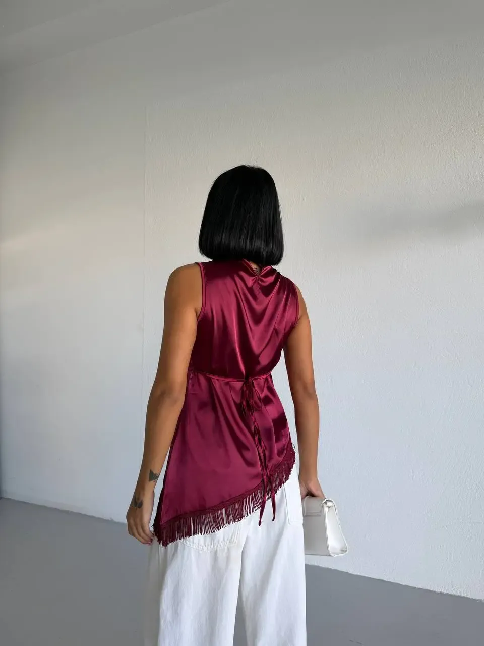 Kadın Bordo Halter Yaka Asimetrik Kesim Saçak Detay Saten Bluz HZL26S-FRY123911