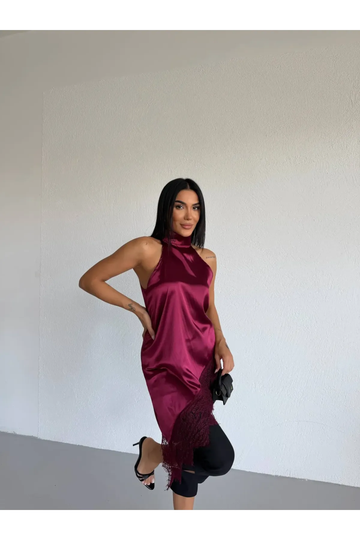 Kadın Bordo Halter Yaka Dantel İşlemeli Asimetrik Saten Bluz HZL26S-FRY123901
