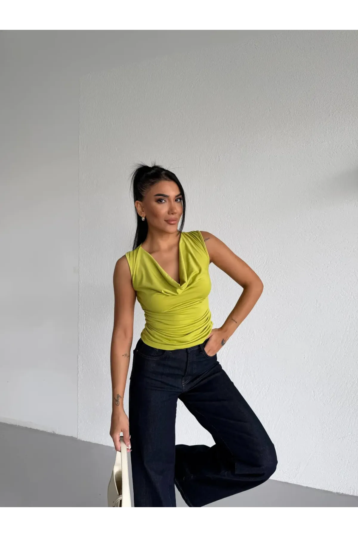 Kadın Fıstık Degaje Yaka Yanlardan Drapeli Sandy Bluz HZL25S-FRY123131