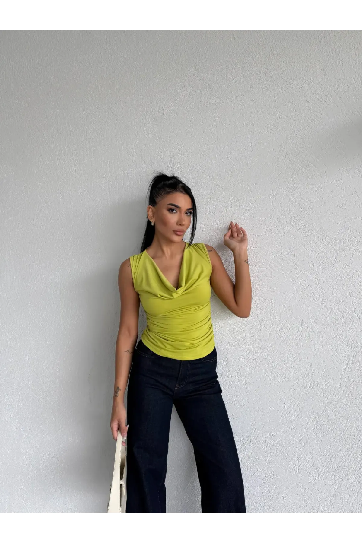 Kadın Fıstık Degaje Yaka Yanlardan Drapeli Sandy Bluz HZL25S-FRY123131