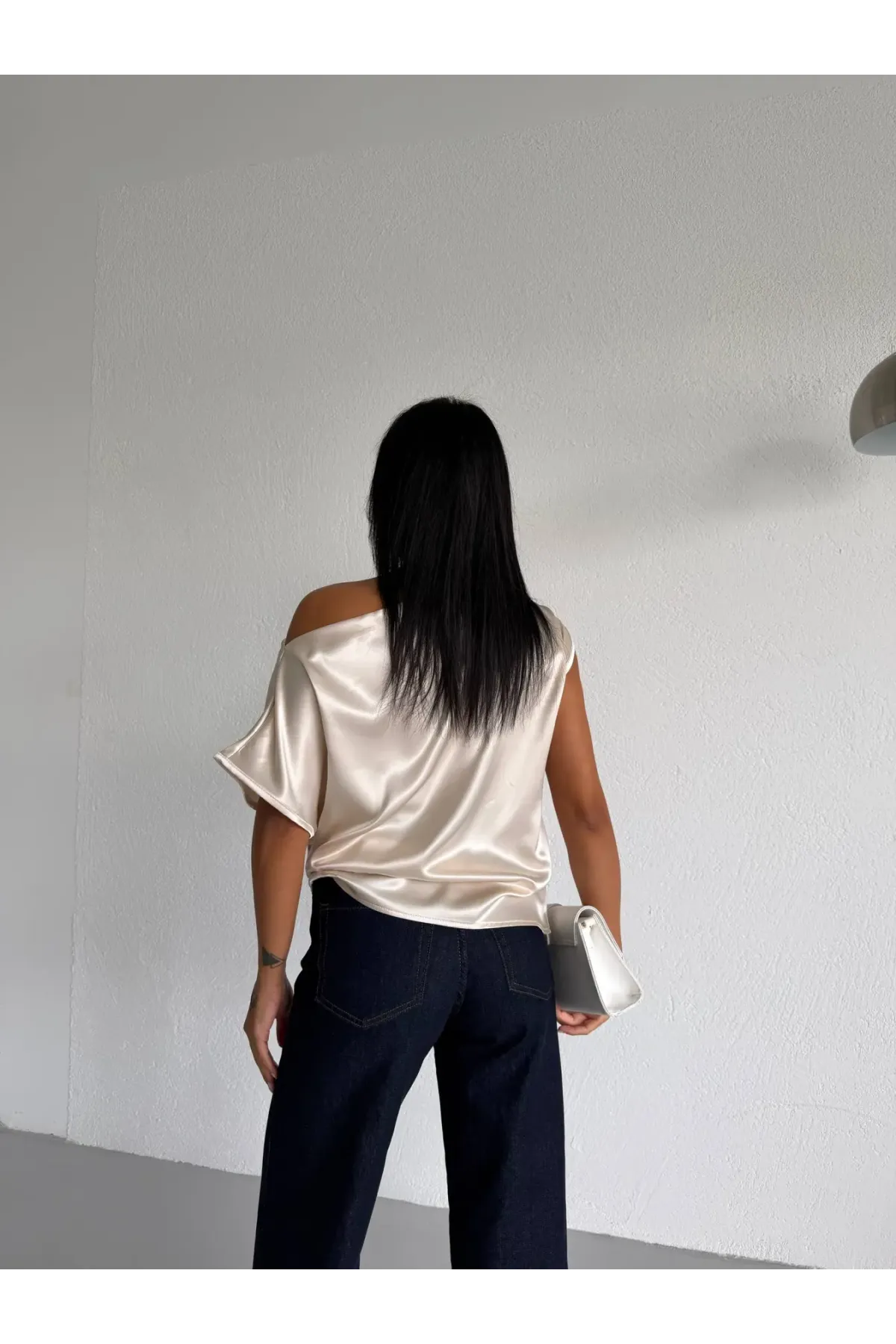 Kadın Krem Tek Omuz Asimetrik Kesim Saten Bluz HZL26W-FRY121171
