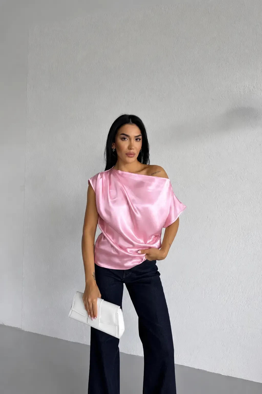 Kadın Pembe Tek Omuz Asimetrik Kesim Saten Bluz HZL26W-FRY121171