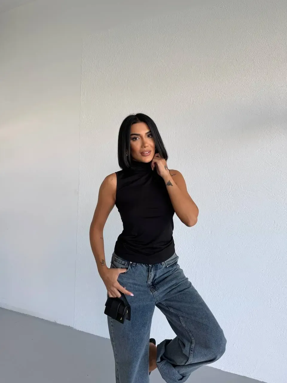 Kadın Siyah Balıkçı Yaka Sıfır Kol Sandy Crop Bluz HZL26S-FRY123931