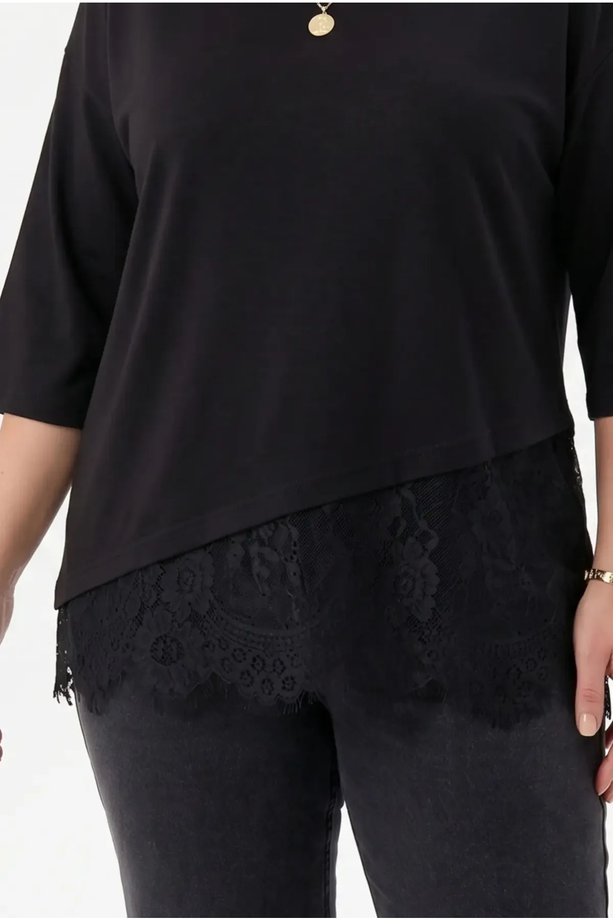 Kadın Siyah Büyük Beden Bisiklet Yaka Tül Detaylı Yarım Kol T-Shirt HZL26S-ZSS19521